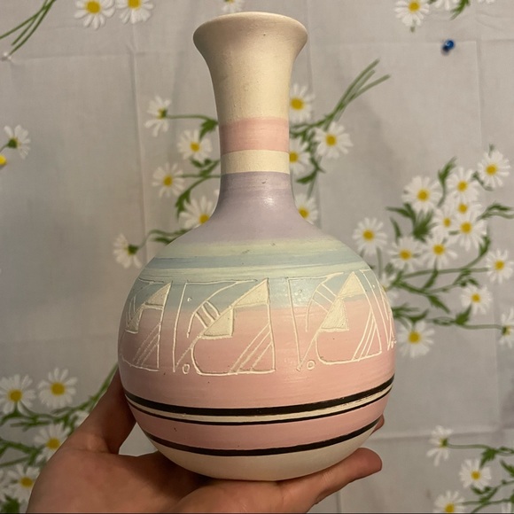 Vintage indigenous Navajo pastel stripe hand carved hand made pottery vase - Picture 3 of 7